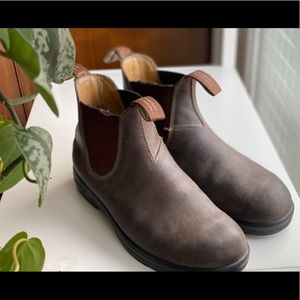 Brown Blundstone chelsea boots